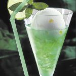 Cocktail mit Eis Sommer-Drink Zitroneneis Minze