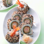 Black & White Shrimp-Rolls (California Roll mit frittierten Garnelen)