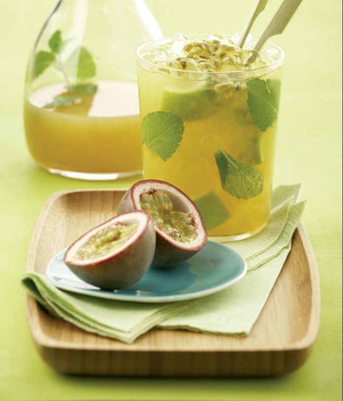 Sommer-Drink Apfel-Maracuja-Mojito Maracuja