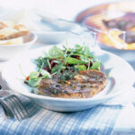 Marinierte Lammkeulensteaks mit Bohnensalat