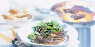 Marinierte Lammkeulensteaks mit Bohnensalat