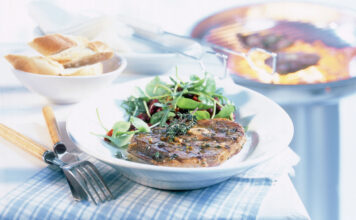 Marinierte Lammkeulensteaks mit Bohnensalat