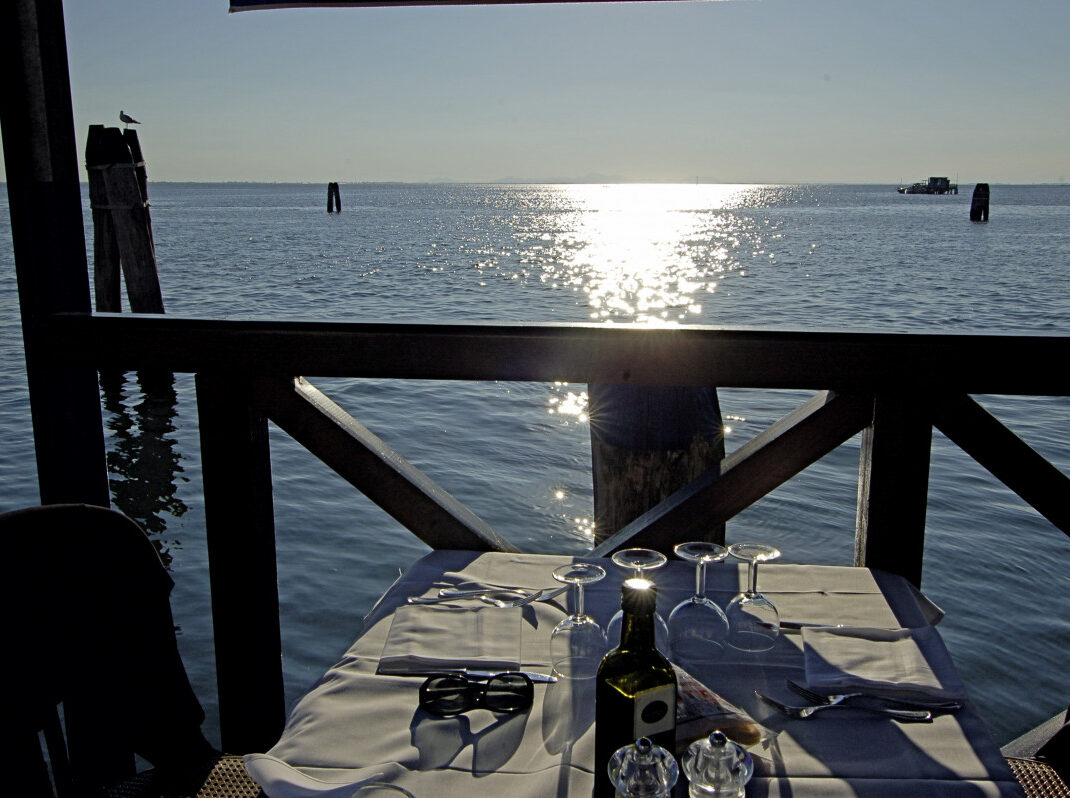 Sehnsuchtsorte - Meer gedeckter Tisch