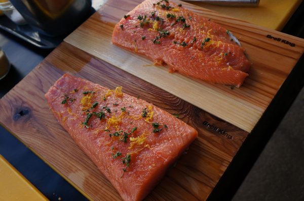 Lachs auf Holz Anleitung