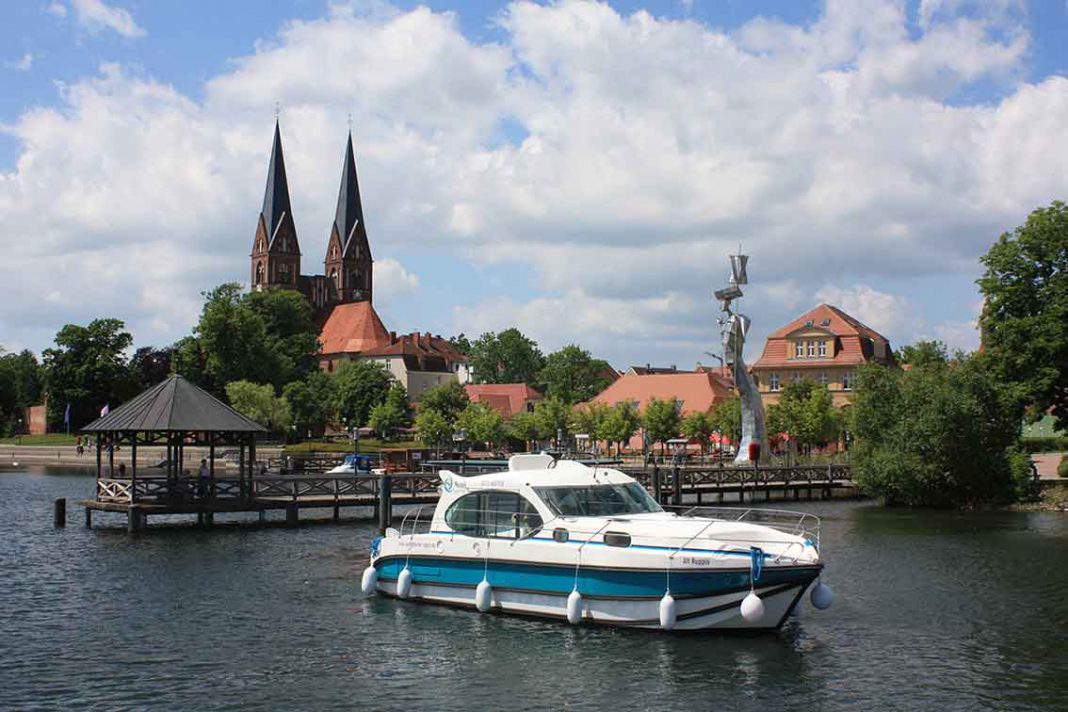 Mit dem Hausboot rund um die Fontane-Stadt Neuruppin