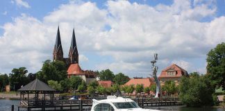 Mit dem Hausboot rund um die Fontane-Stadt Neuruppin