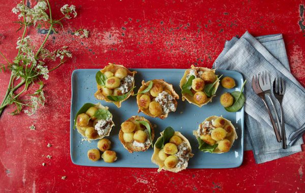 Gefüllte Pfannen-Gnocchi Pilze mit Spinat und Pilzcreme von Giovanni Rana