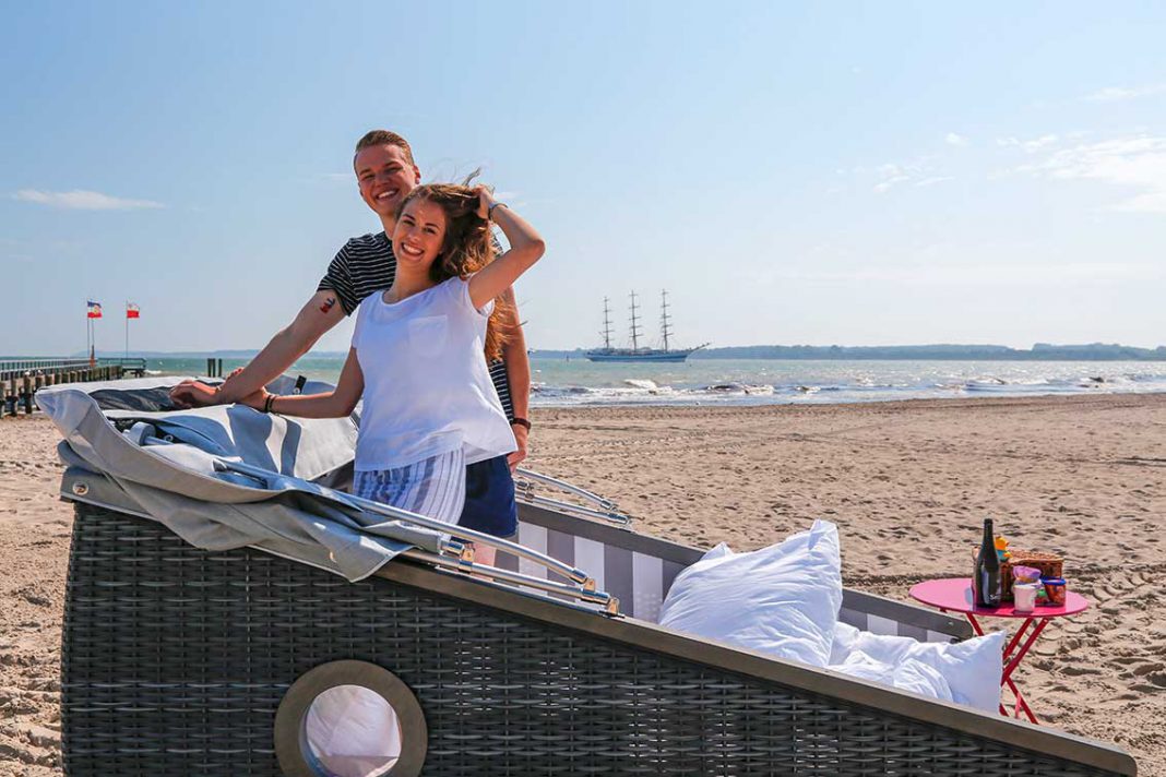 Schlafstrandkorb, Zirkuswagen oder im Waldkorb? Ungewöhnliche Übernachtungsmöglichkeiten an der Ostsee und Nordsee in Schleswig-Holstein