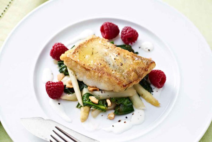 Zanderfilet auf Spargel