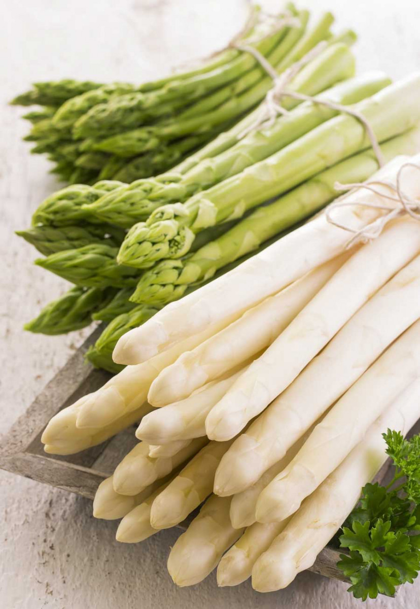 Spargel grün und weiß