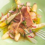 Lafer Salat von Spargel und Tafelspitz mit Schnittlauch-Radieschen-Vinaigrette