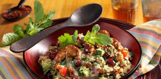 Orientalischer Couscous-Salat mit Putenstreifen