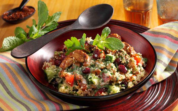 Orientalischer Couscous-Salat mit Putenstreifen