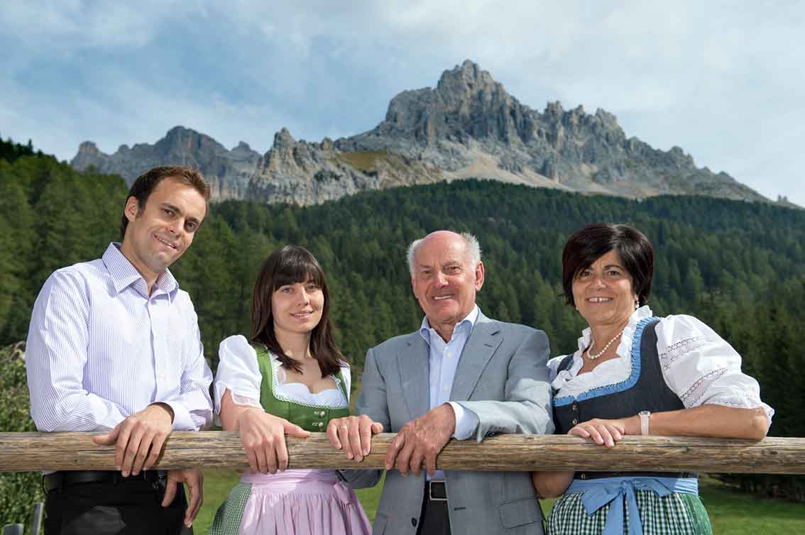 Dolomiten erleben im Südtiroler Gourmethotel Sonnalp in Obereggen: Familie Weissensteiner