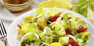 Brotsalat mit Balsamico-Dressing