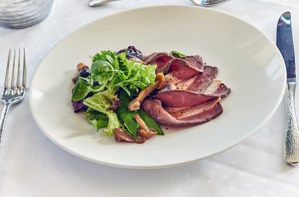 Gesunde Vitalküche: Hirschtafelspitz mit Waldpilzsalat