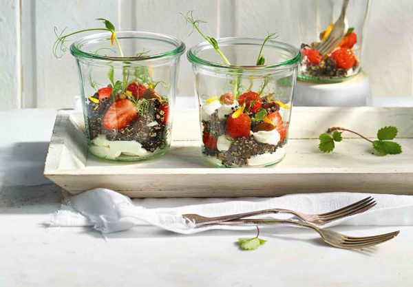 Foodpairing by Paul Ivic: Erdbeer-Quinoasalat mit Ziegenfrischkäse
