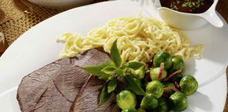 Hirschbraten mit Rosenkohl und Lebkuchensauce