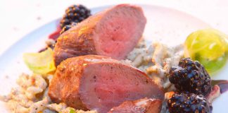 Lafers Rehrücken mit Mohnspätzle und Balsamico-Brombeeren