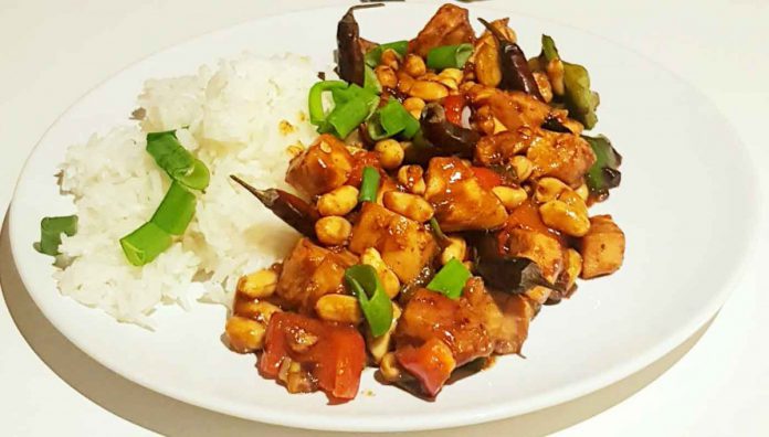 Feuriges Hühnchen Kung Pao aus China