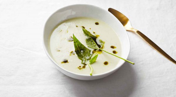 Kohlrabi-Kokos-Suppe mit Matcha