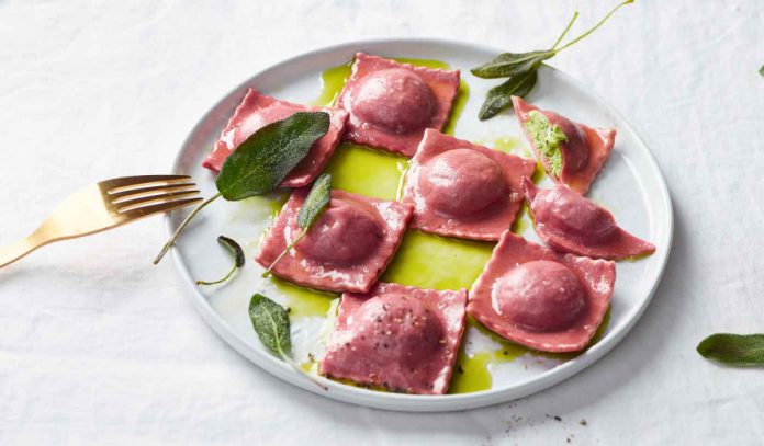 Rote Bete-Ravioli mit Matcha-Butter