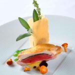 Perlhuhnbrüstchen mit Taube, Perigord Trüffeln und Foie Gras-Croustillants