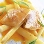 Gedämpfter Spargel mit Hühnchen und Orangen-Vanille-Butter