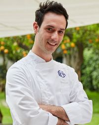 Antonino Montefusco: Raviolini gefüllt mit Erbsen, Kaninchen in Pfeffer-Infusion, Ricotta und Erbsensprossen