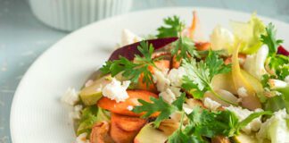 Salat mit südafrikanischen Birnen, warmer Rote Bete und gebratener Suzuk