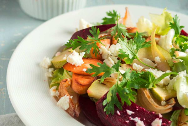 Salat mit südafrikanischen Birnen, warmer Rote Bete und gebratener Suzuk