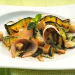 Salat von gegrillten Zucchini mit Minze