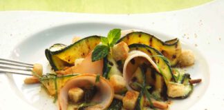 Salat von gegrillten Zucchini mit Minze