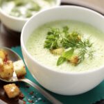 Kräutersuppe mit Brotwürfeln © Alfons Schuhbeck