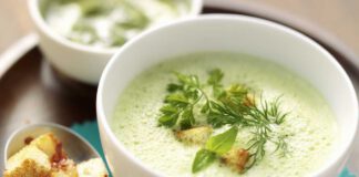 Kräutersuppe mit Brotwürfeln © Alfons Schuhbeck