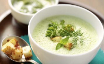 Kräutersuppe mit Brotwürfeln © Alfons Schuhbeck