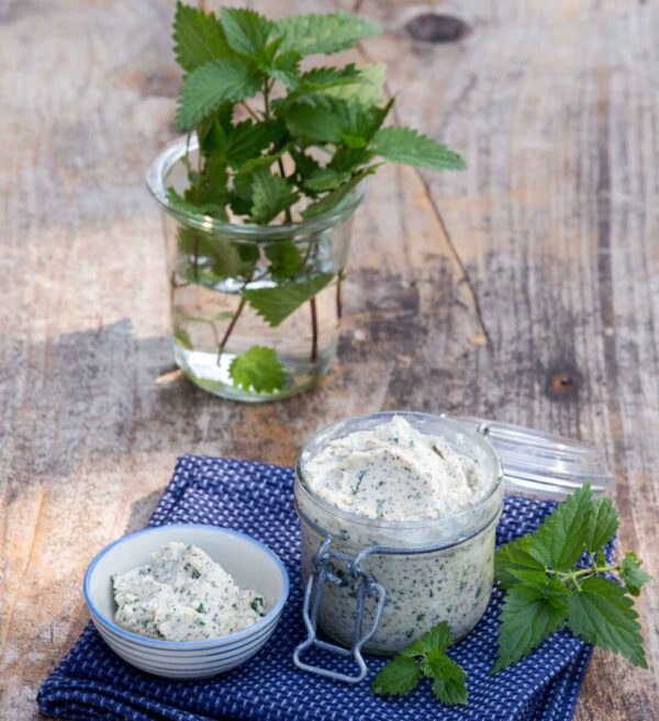 Brennnessel-Mohnbutter mit Topfen