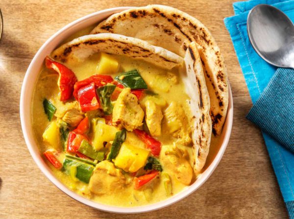 Hähnchen Curry mit buntem Gemüse und Chapati-Brot