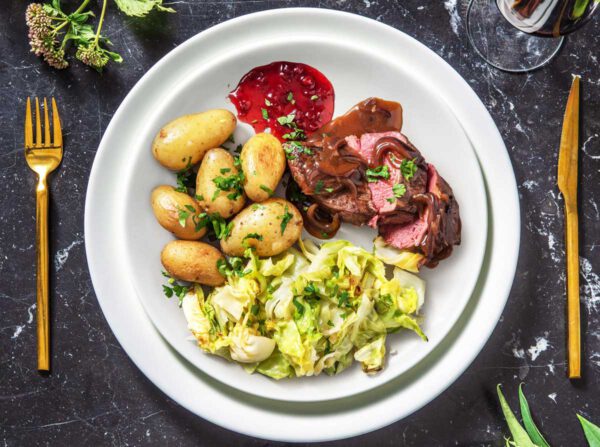 Gebratenes Hirschsteak mit Zwiebelsoße