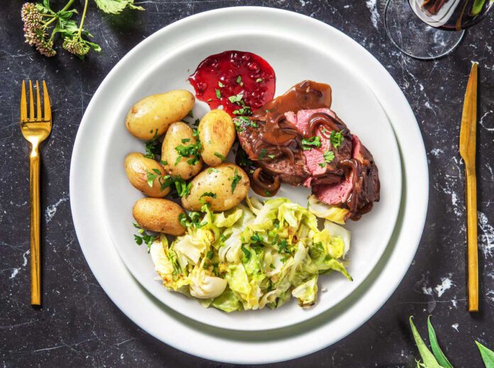 Gebratenes Hirschsteak mit Zwiebelsoße