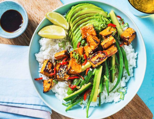 Vegane Kokosbowl mit Sesamsüßkartoffel