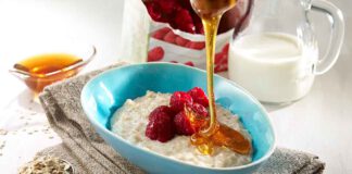 Das veganer Porridge Rezept mit Himbeeren stellt uns Holger Stromberg zum Frühstücken mit Organic Garden zur Verfügung.