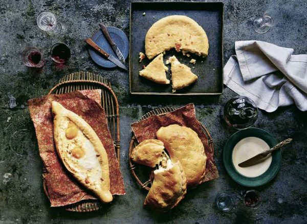 Georgische Fladenbrote: Käsefladenbrot und Maisbrot