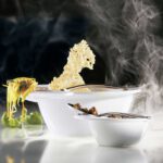 Cremesuppe von heimischen Pilzen, mit Parmesan-Cracker und geschwenktem Gemüse