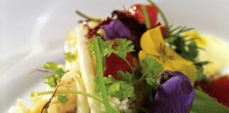 Salat von lauwarmer Seespinne mit Safranfäden