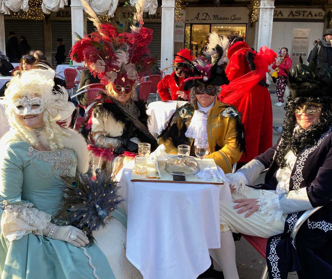 Maskenpflicht? Ja, bitte! Venedig, Karneval,