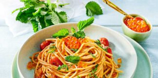 Spaghetti mit Wildlachskaviar und Portwein-Tomaten