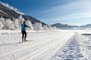 Langlaufloipen führen im Winter direkt am Hotel Schneeberg vorbei.