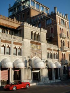 Hotel Excelsior Lido di Venezia: Luxury on the Beach in Venice