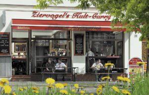 Berlin: die Currywurst, das heimliche Wahrzeichen der Hauptstadt